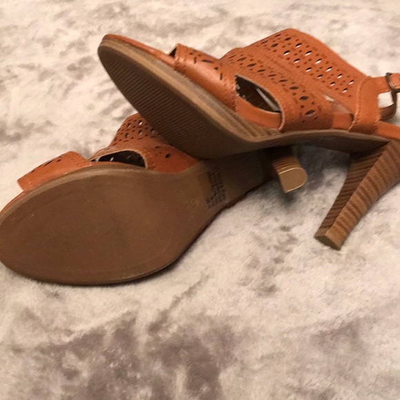 Heels - Picture 2 of 2